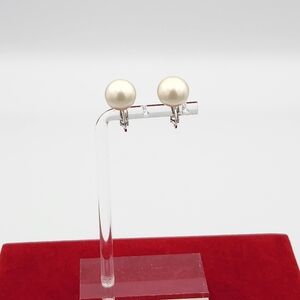 Elegant Vintage Trifari Cream Button Earrings